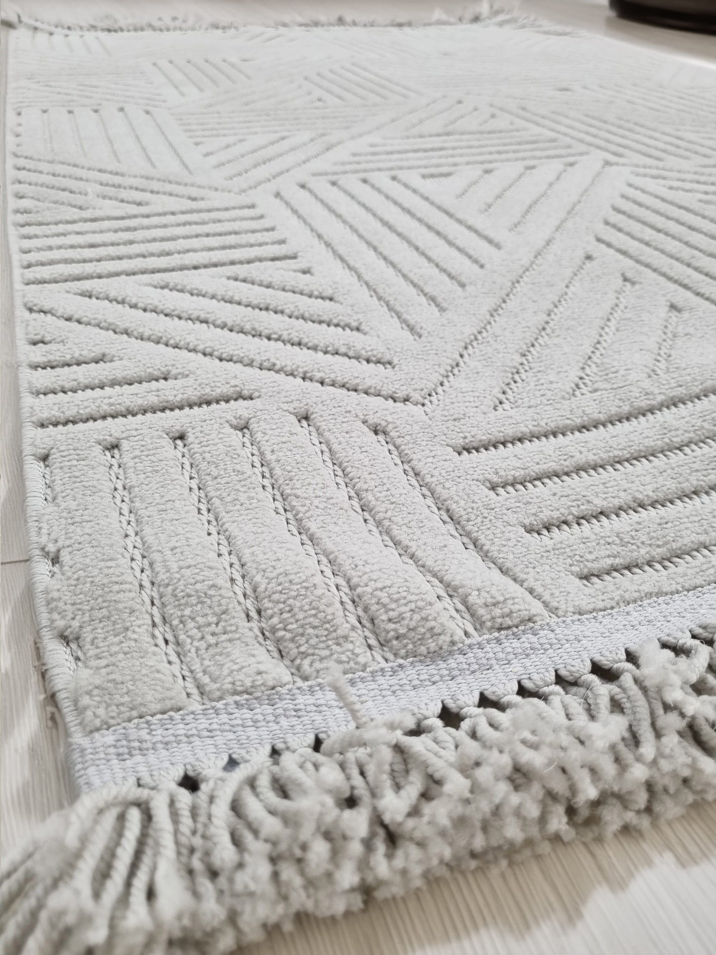 Dekhera Madrid Etnik Desenli Kabartmalı Halı MD04 Gri