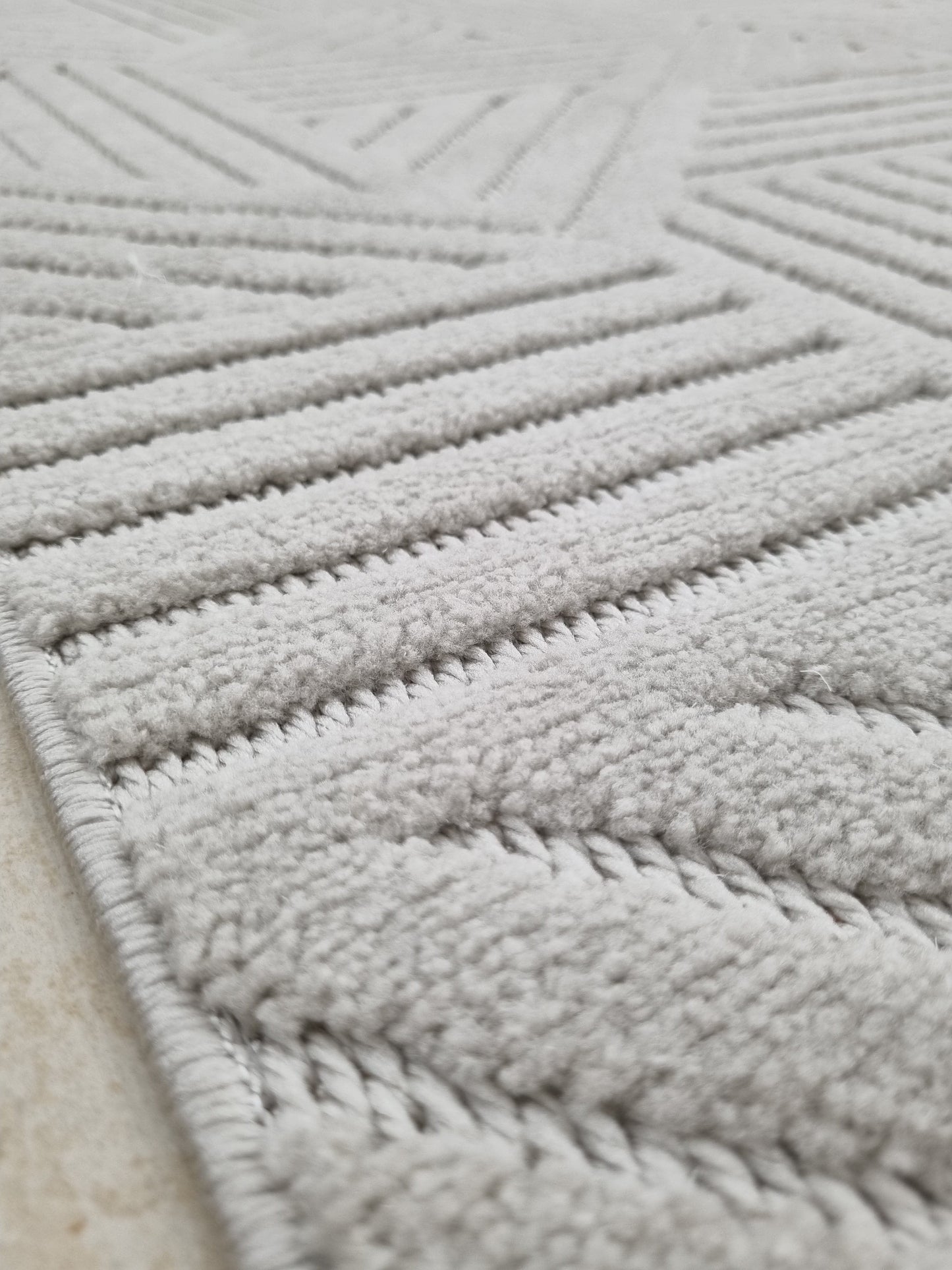 Dekhera Madrid Etnik Desenli Kabartmalı Halı MD04 Gri
