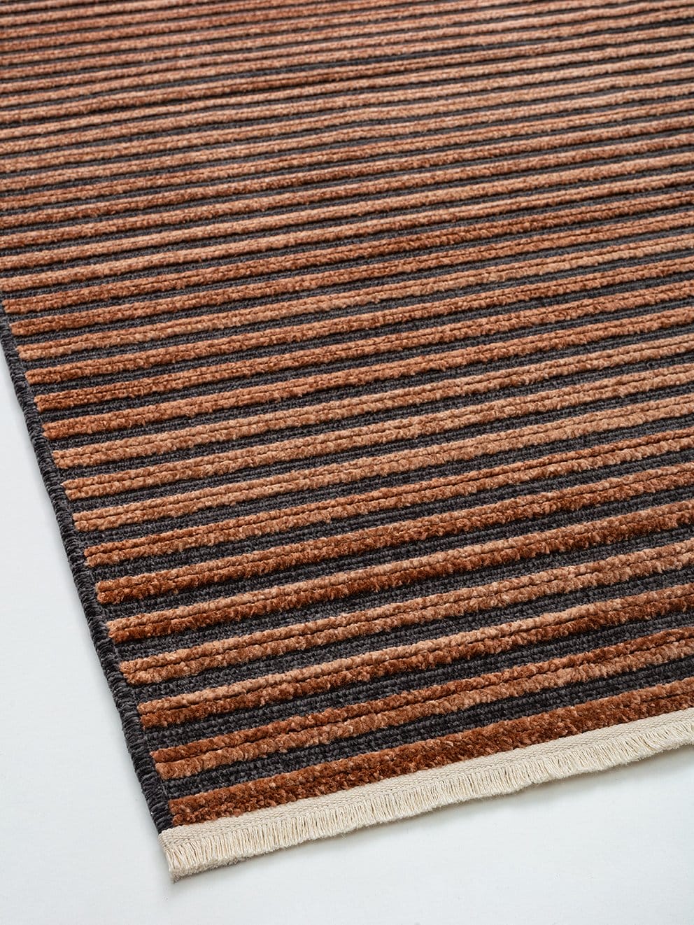 Düz Desen Kabartmalı Halı Dekhera Ella C391 Antrasit Terra