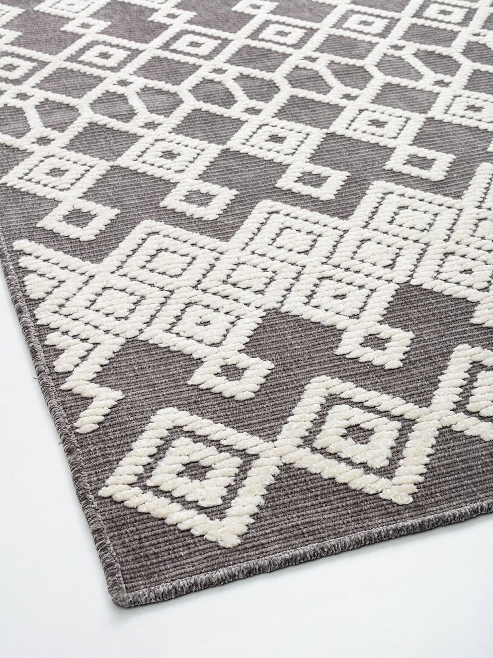 Etnik Kabartma Desenli Halı Dekhera Ella 8733 Gri