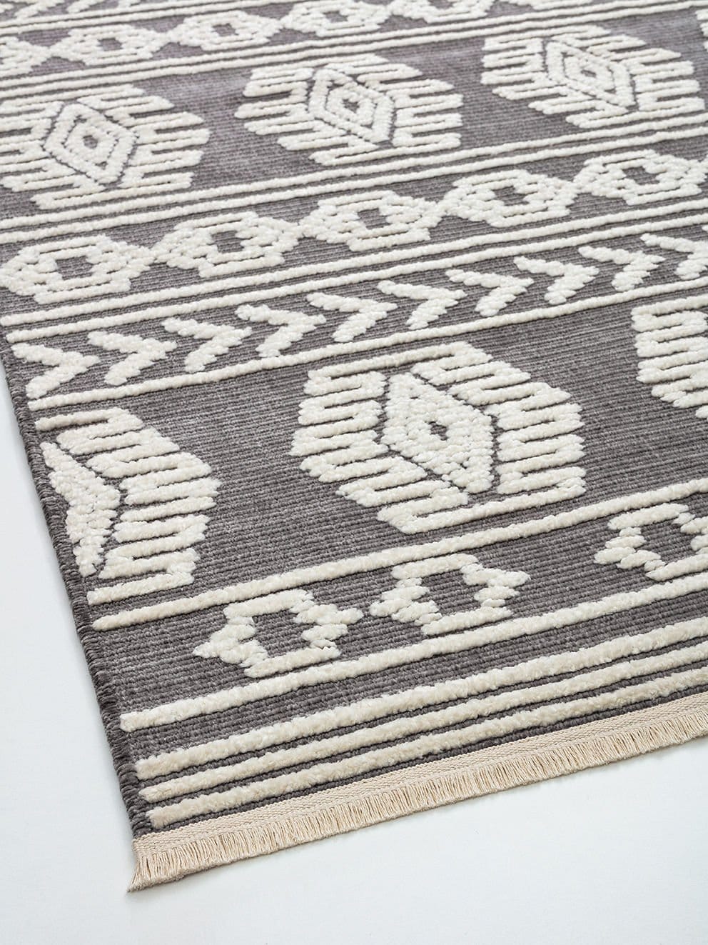 Etnik Kabartma Desenli Halı Dekhera Ella C387 Gri Krem