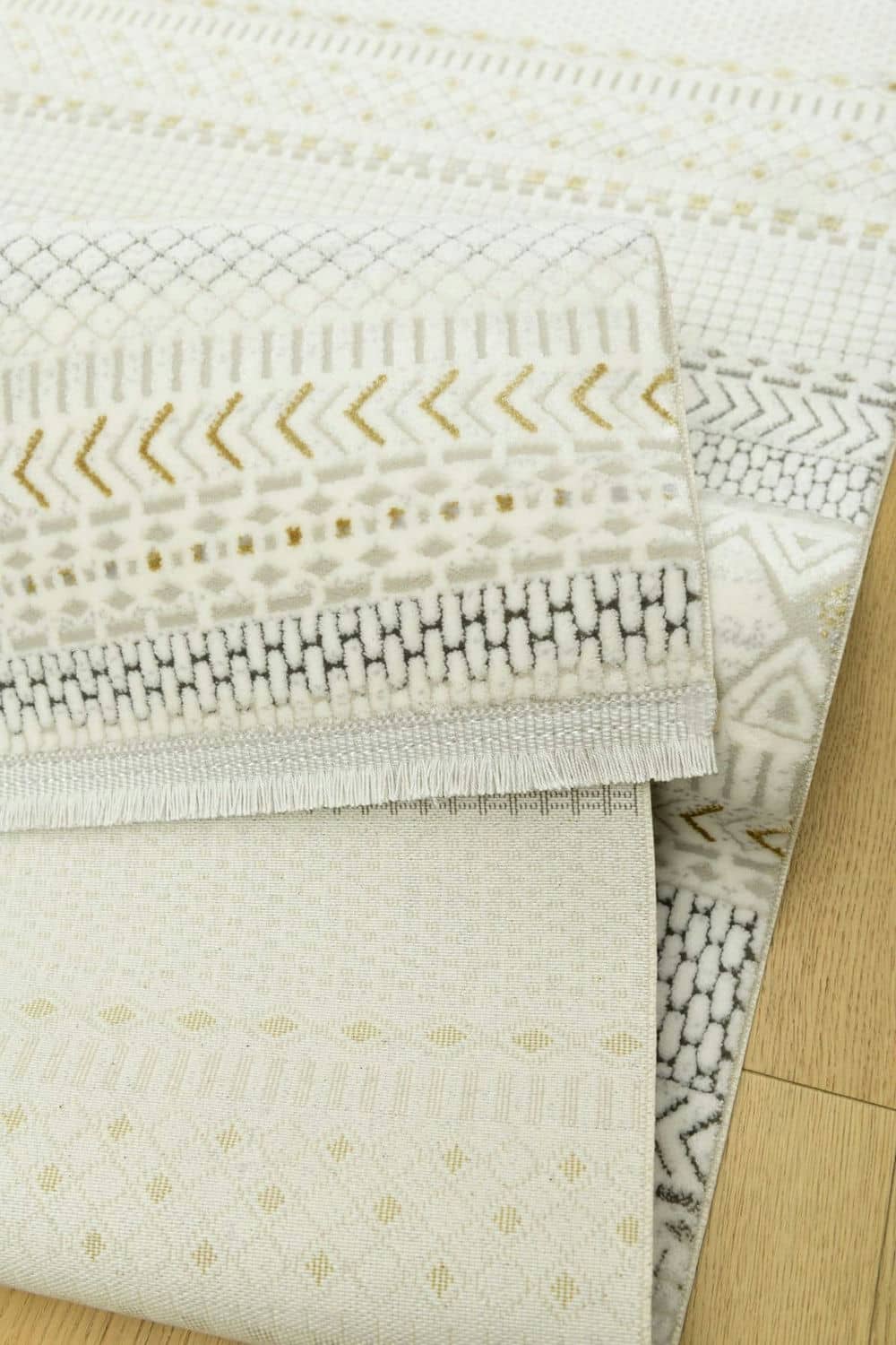 İskandinav Tarz Açık Renk Kalın Halı L02 3 Modeli Uygun Fiyata Dekhera'da