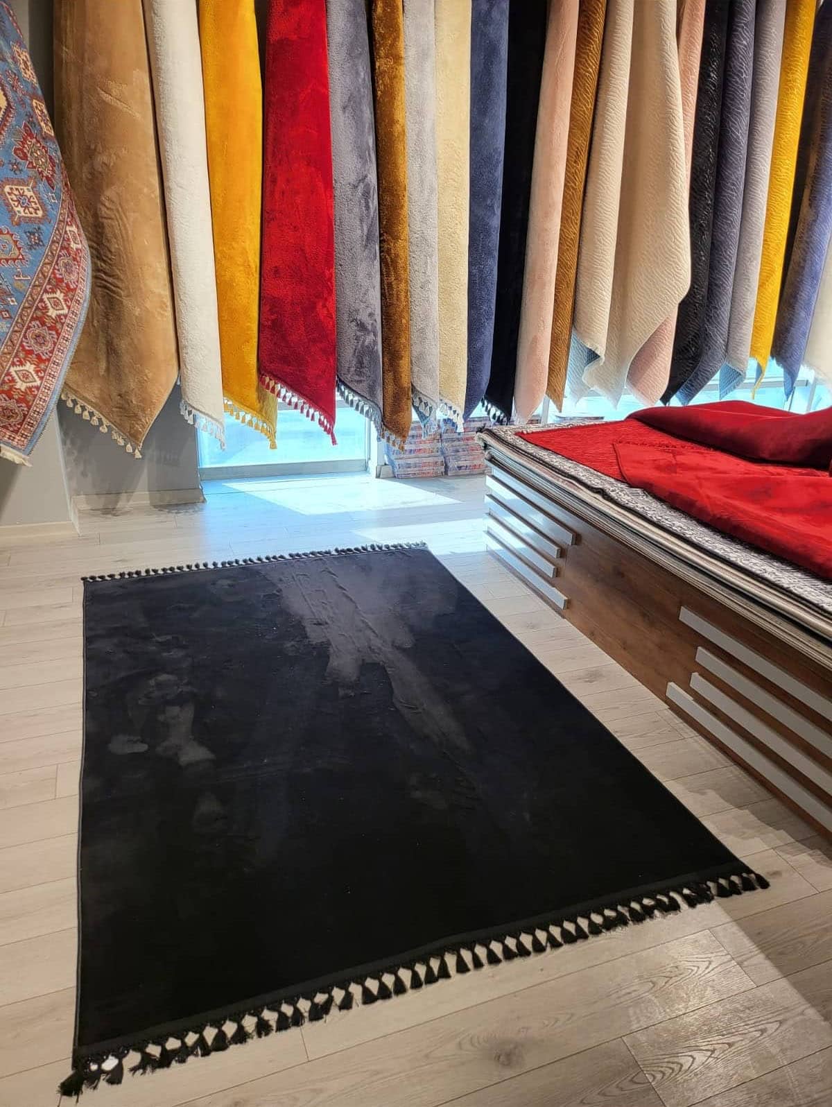 Kaymaz Taban Kalın Halı Dekhera Nimbo Siyah Modeli Uygun Fiyata Dekhera'da