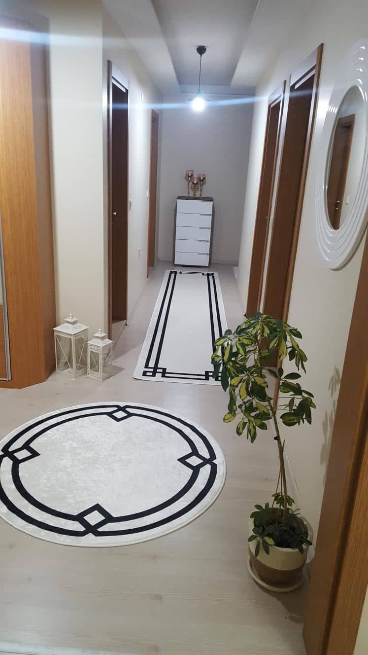 Siyah Çerçeveli Beyaz Yolluk ve Halı Dekhera T1148 Modeli Uygun Fiyata Dekhera'da