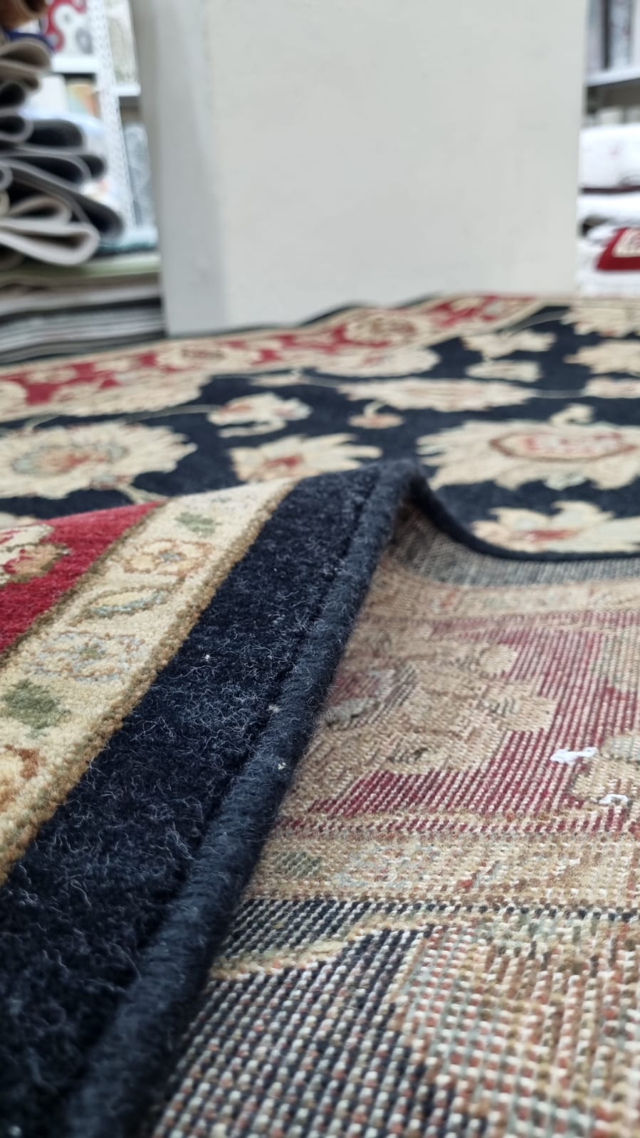 Tuğra Halı Yün 2550 Siyah Bordo %100 Doğal Yün Halı 200X290