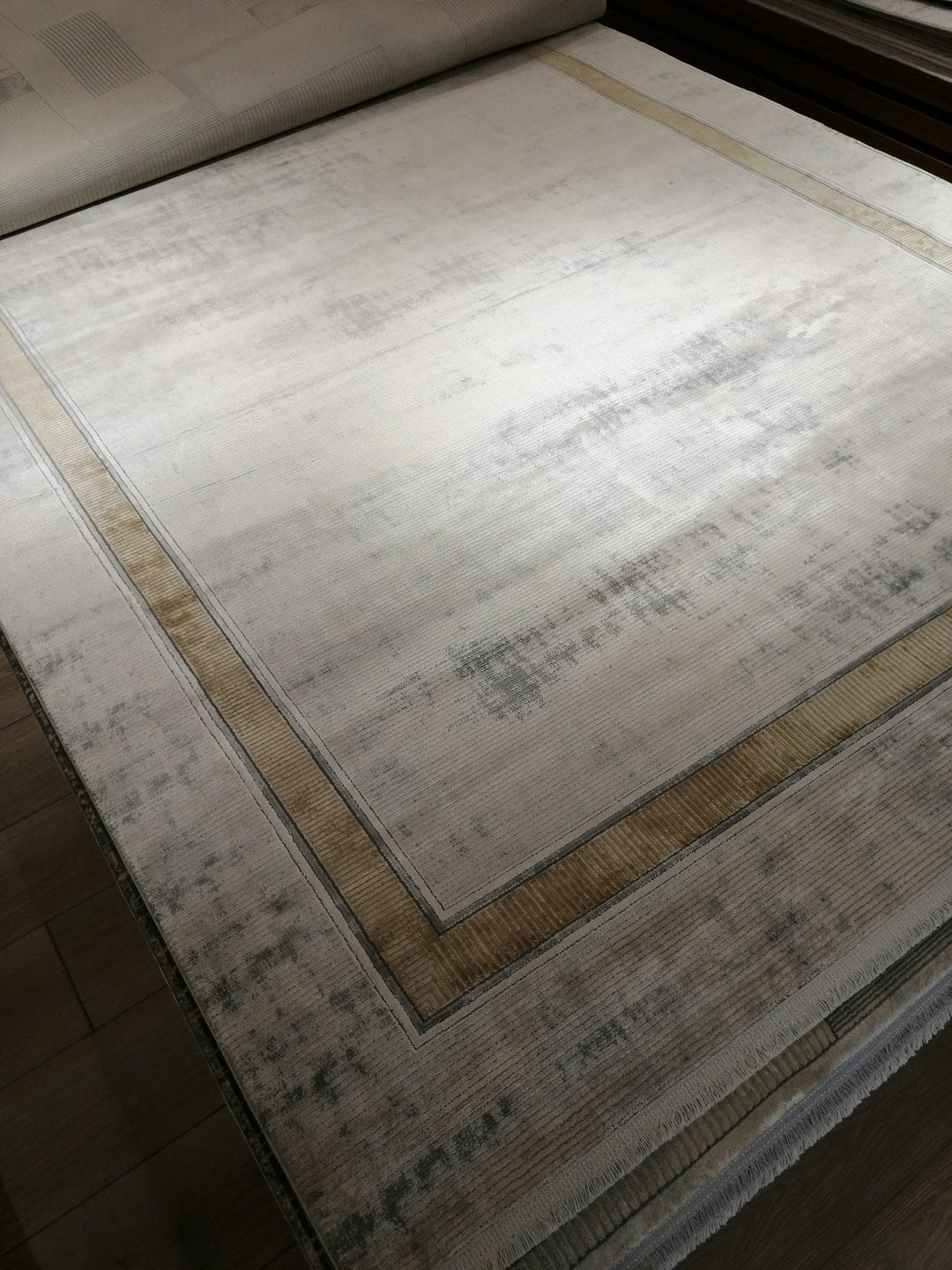 Dekhera Mistero Modern Viskon Hali 15738 Gold-5 Salon Mutfak Koridor Yatak Odası Kesme Yolluk
