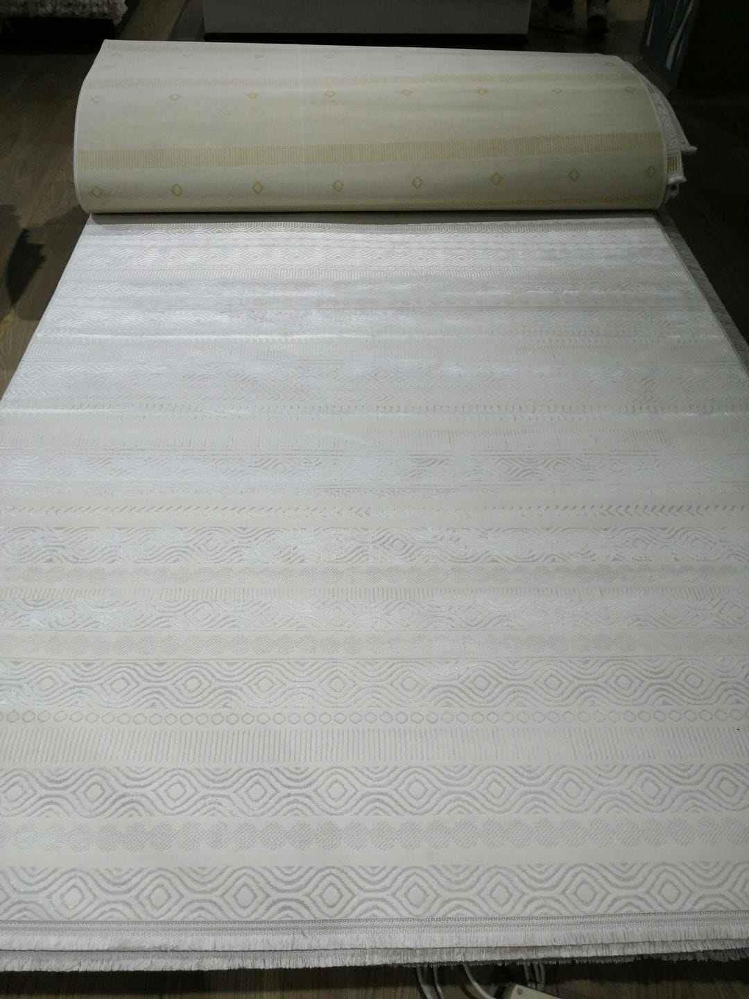 Dekhera Sahika Parlak Tuseli Makine Halisi Al9516 Beyaz-3 Salon Mutfak Koridor Yatak Odası Kesme Yolluk